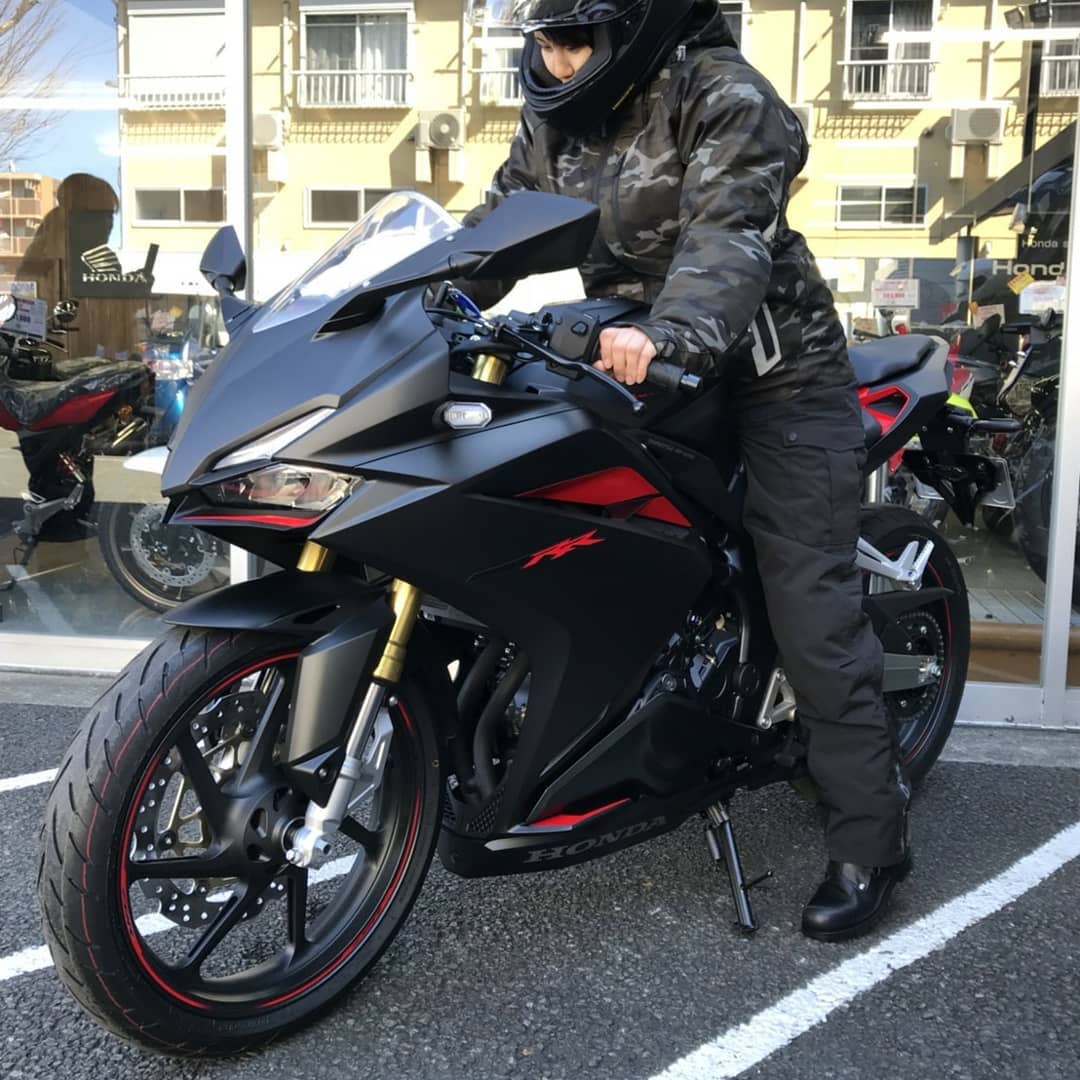 Cbr250rrの足つきってどうなの 最新情報 ホンダドリーム神奈川 バイクの専門店 新車 中古車をお探しならホンダドリーム神奈川へ
