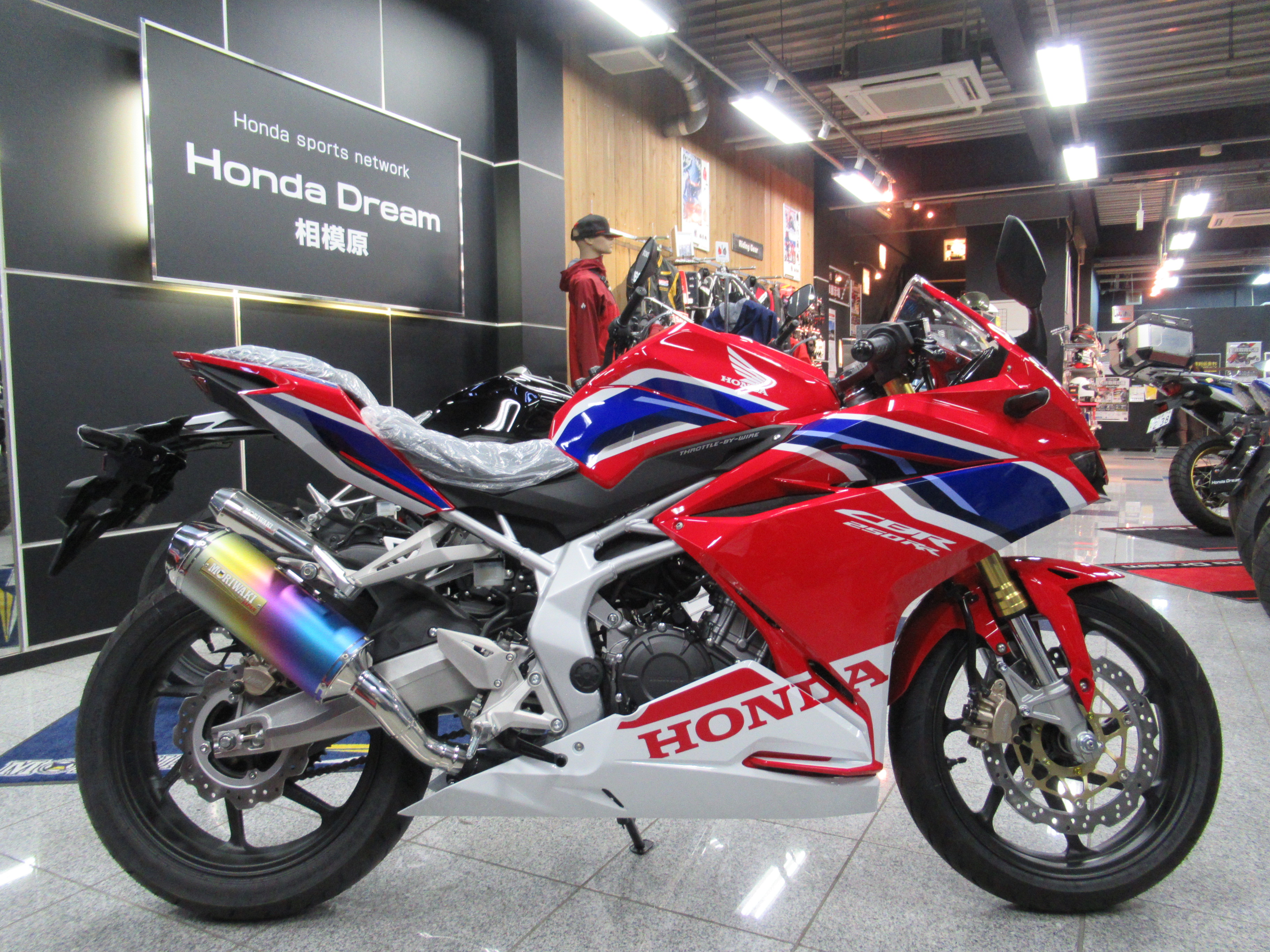 CBR250RRモリワキマフラーのご紹介！！ [最新情報] | ホンダドリーム